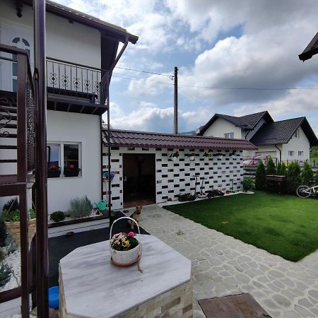 Vizuina Lupului Gura Humorului Exterior photo