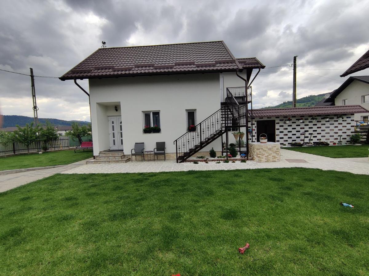Vizuina Lupului Gura Humorului Exterior photo
